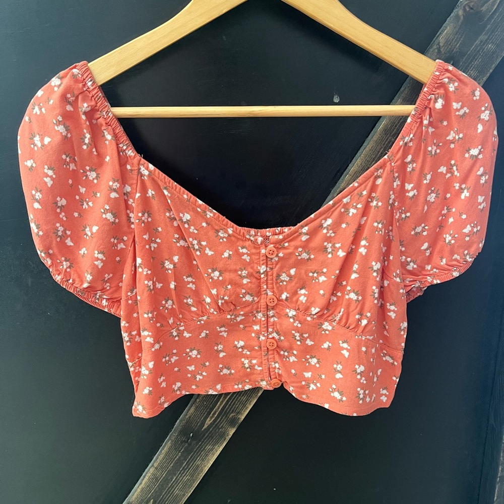 Hollister coral white floral print puff sleeve crop top - medium